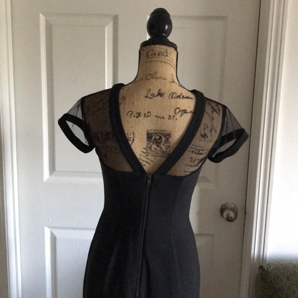 Little black dress with sheer cuffed sleeve - Picture 3 of 4